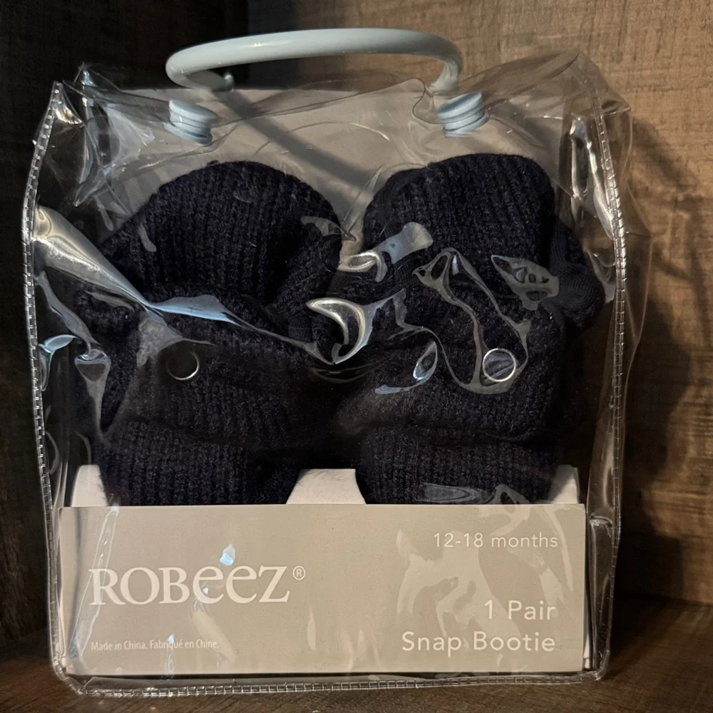 NEW IN PACKAGE Robeez Dark Blue Snap Booties-size 12–18 months